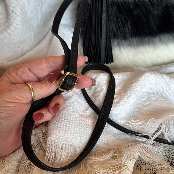 Bam Forever Black and White Faux Fur Crossbody Bag with adj strap. NWOT - Picture 2 of 12
